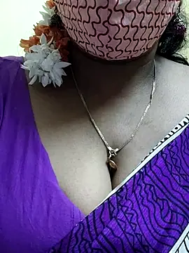 Snapshot of mallu-sumi chatting on 02/24/25, 02:26 mallu-sumi online show from 02/24/25, 02:26