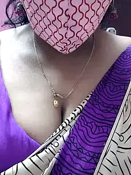 Snapshot of mallu-sumi chatting on 02/25/25, 04:24 mallu-sumi online show from 02/25/25, 04:24