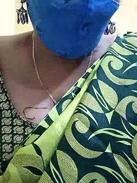 Snapshot of mallu-sumi chatting on 03/01/25, 02:55 mallu-sumi online show from 03/01/25, 02:55