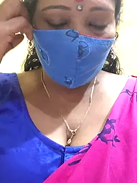 Snapshot of mallu-sumi chatting on 03/04/25, 03:37 mallu-sumi online show from 03/04/25, 03:37