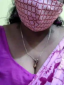 Snapshot of mallu-sumi chatting on 03/08/25, 09:08 mallu-sumi online show from 03/08/25, 09:08