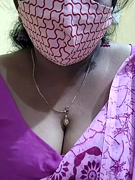 Snapshot of mallu-sumi chatting on 03/09/25, 12:42 mallu-sumi online show from 03/09/25, 12:42