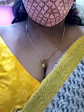 Snapshot of mallu-sumi chatting on 03/09/25, 05:28 mallu-sumi online show from 03/09/25, 05:28