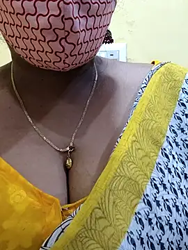 Snapshot of mallu-sumi chatting on 03/09/25, 08:31 mallu-sumi online show from 03/09/25, 08:31