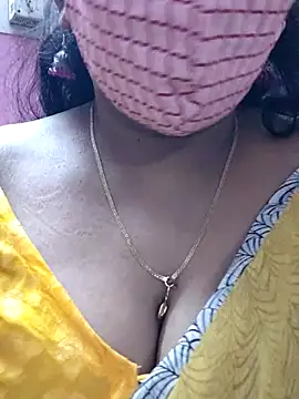 Snapshot of mallu-sumi chatting on 03/10/25, 02:50 mallu-sumi online show from 03/10/25, 02:50