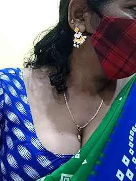 Snapshot of mallu-sumi chatting on 03/11/25, 04:07 mallu-sumi online show from 03/11/25, 04:07