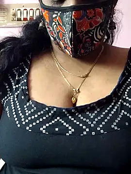 Snapshot of mallu-sumi chatting on 09/27/25, 03:33 mallu-sumi online show from 09/27/25, 03:33