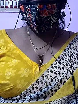 Snapshot of mallu-sumi chatting on 09/28/25, 03:06 mallu-sumi online show from 09/28/25, 03:06