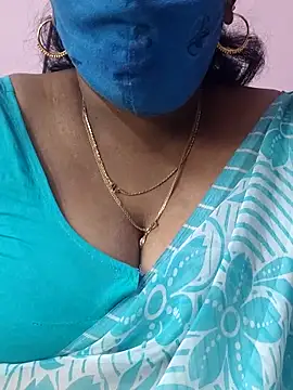 Snapshot of mallu-sumi chatting on 10/23/25, 03:39 mallu-sumi online show from 10/23/25, 03:39