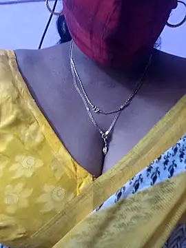 Snapshot of mallu-sumi chatting on 10/25/25, 05:48 mallu-sumi online show from 10/25/25, 05:48