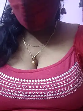 Snapshot of mallu-sumi chatting on 10/28/25, 03:10 mallu-sumi online show from 10/28/25, 03:10