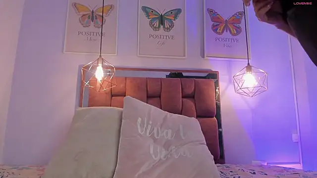 kristakinnky online show from 09/29/25, 01:38