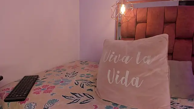 kristakinnky online show from 11/07/25, 01:44