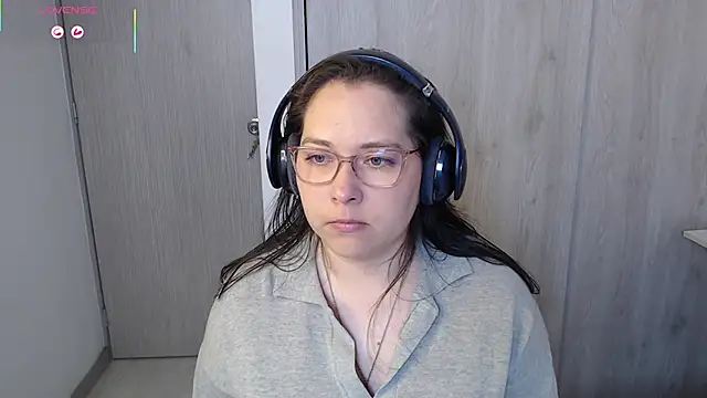 May Carlier online show from 10/18/25, 08:09