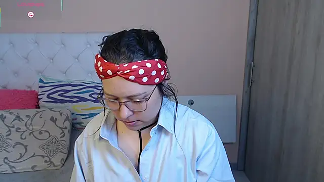 May Carlier online show from 11/28/25, 02:14