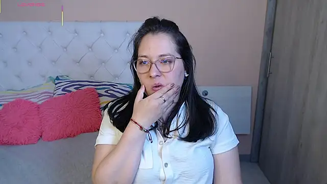 May Carlier online show from 11/30/25, 06:28