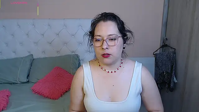 May Carlier online show from 12/02/25, 03:56