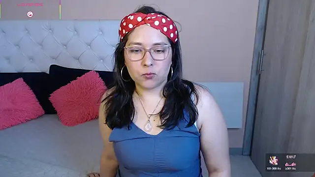 May Carlier online show from 12/19/25, 12:39