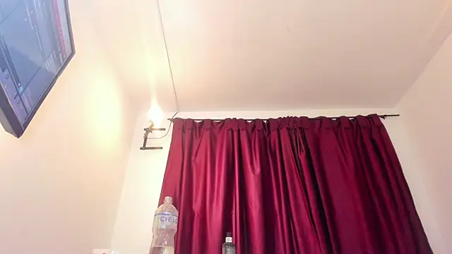 Snapshot of _Caroliina chatting on 12/28/24, 05:14 Caroliina online show from 12/28/24, 05:14