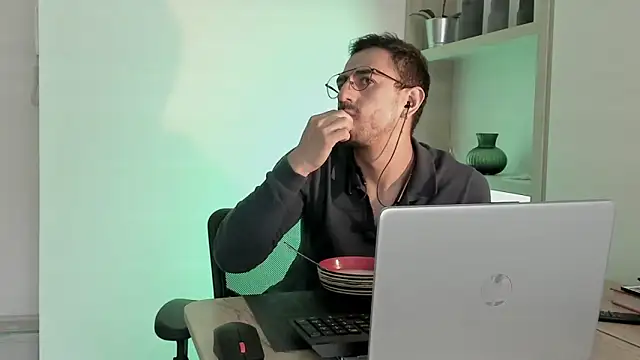 Snapshot of pablo-rincon95 chatting on 01/20/25, 03:18 pablo-rincon95 online show from 01/20/25, 03:18