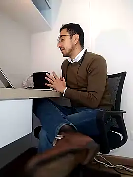 Snapshot of pablo-rincon95 chatting on 02/15/25, 03:06 pablo-rincon95 online show from 02/15/25, 03:06