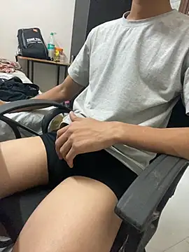 Snapshot of wknows2 chatting on 10/07/25, 11:07 wknows2 online show from 10/07/25, 11:07