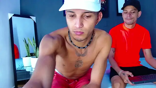 Snapshot of Friendsofeverything_ chatting on 12/23/24, 04:17 Friendsofeverything  online show from 12/23/24, 04:17