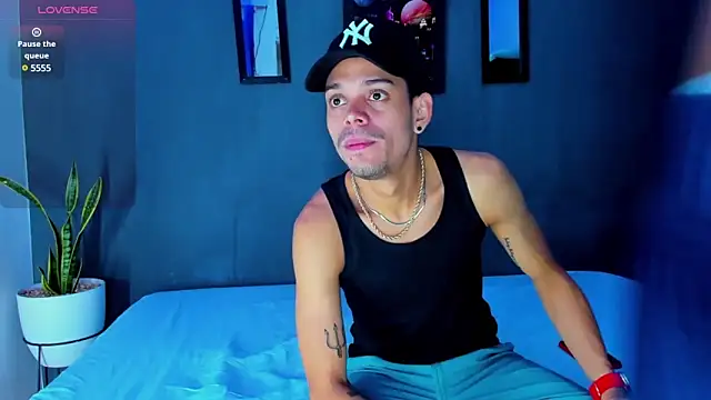 Snapshot of Friendsofeverything_ chatting on 02/04/25, 01:13 Friendsofeverything  online show from 02/04/25, 01:13