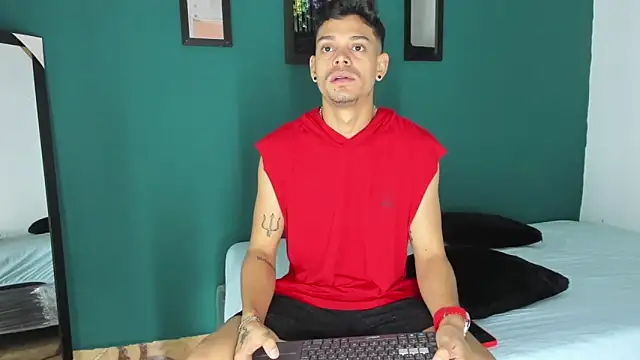 Snapshot of Friendsofeverything_ chatting on 03/06/25, 01:14 Friendsofeverything  online show from 03/06/25, 01:14