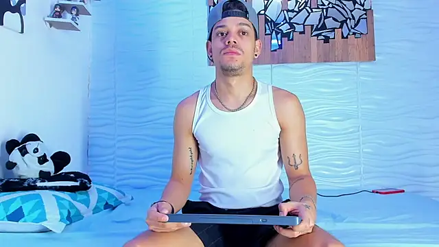 Snapshot of Friendsofeverything_ chatting on 09/09/25, 01:10 Friendsofeverything  online show from 09/09/25, 01:10