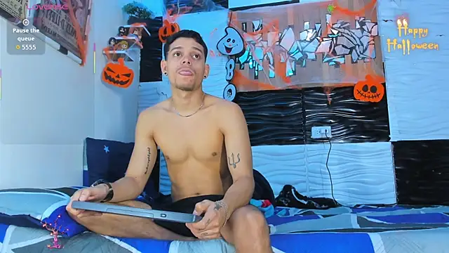 Snapshot of Friendsofeverything_ chatting on 10/22/25, 12:49 Friendsofeverything  online show from 10/22/25, 12:49