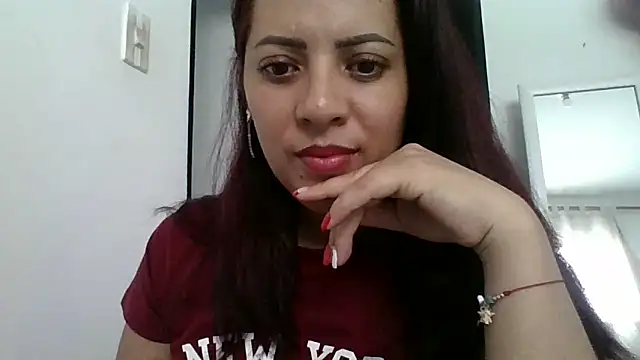 Snapshot of Anne_kis chatting on 12/21/24, 03:31 Anne kis online show from 12/21/24, 03:31