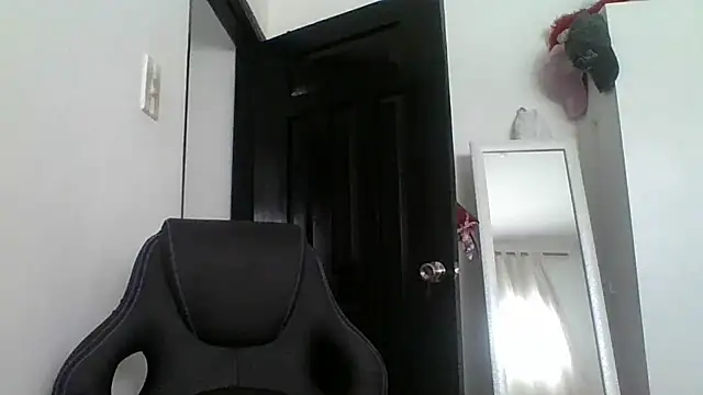 Snapshot of Anne_kis chatting on 01/08/25, 05:05 Anne kis online show from 01/08/25, 05:05