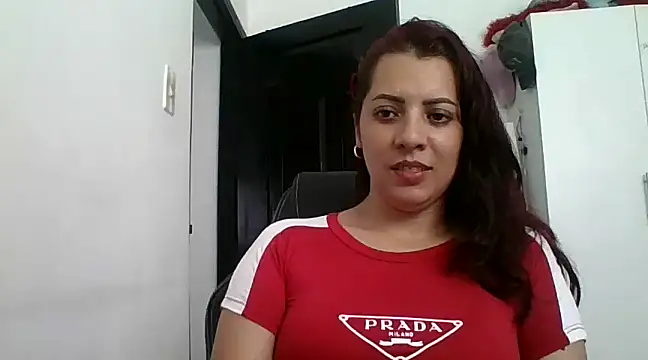 Snapshot of Anne_kis chatting on 02/18/25, 05:53 Anne kis online show from 02/18/25, 05:53
