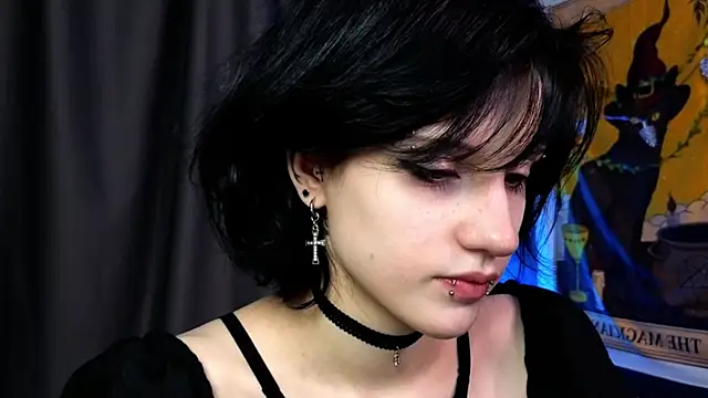 Snapshot of dark_vamp_ chatting on 12/18/24, 09:18 dark vamp online show from 12/18/24, 09:18