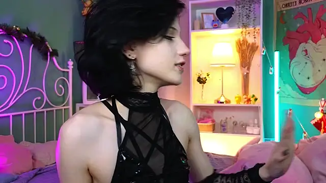 Snapshot of dark_vamp_ chatting on 12/20/24, 09:17 dark vamp online show from 12/20/24, 09:17