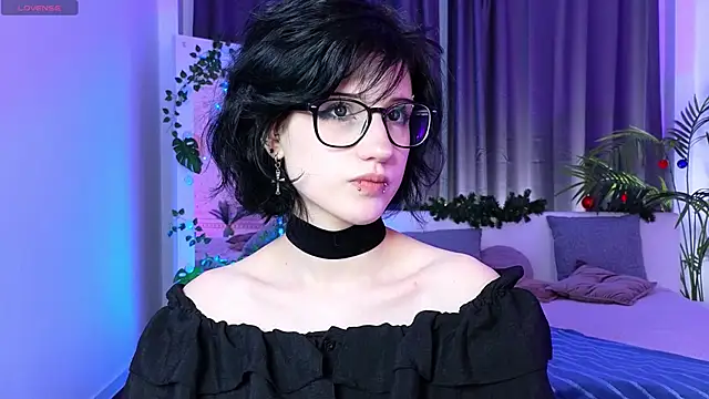 Snapshot of dark_vamp_ chatting on 12/21/24, 09:25 dark vamp online show from 12/21/24, 09:25