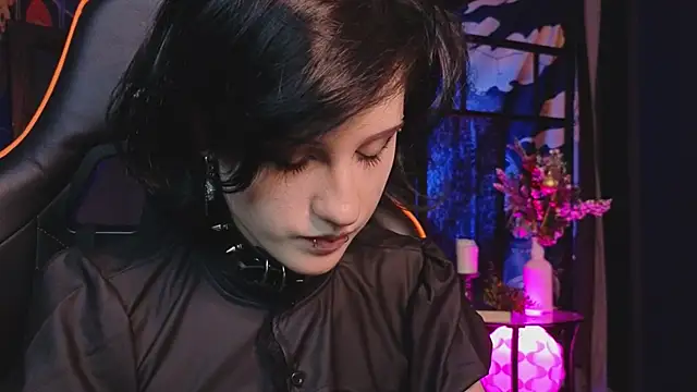 Snapshot of dark_vamp_ chatting on 01/22/25, 03:29 dark vamp online show from 01/22/25, 03:29