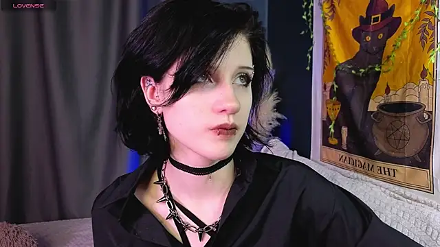 Snapshot of dark_vamp_ chatting on 01/23/25, 03:43 dark vamp online show from 01/23/25, 03:43