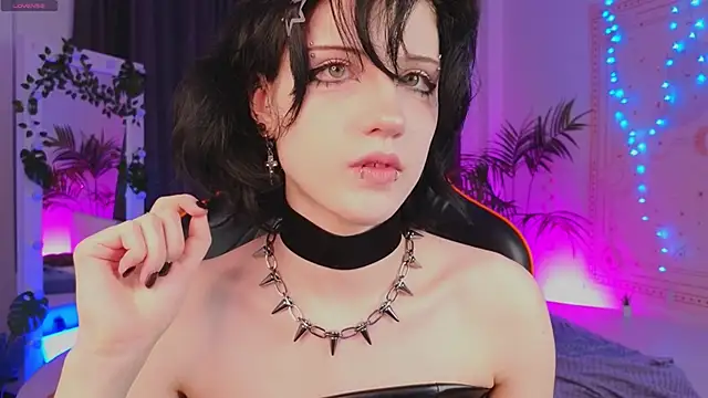 Snapshot of dark_vamp_ chatting on 01/31/25, 09:16 dark vamp online show from 01/31/25, 09:16