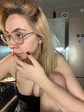 Kitty Katrine online show from 10/27/25, 01:37