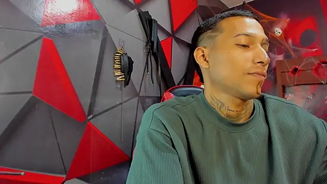 Hana and Zeta online show from 10/31/25, 12:39