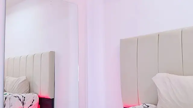 VanessaGlenn online show from 04/19/26, 03:33