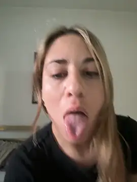 Snapshot of inn1202 chatting on 10/29/25, 10:22 inn1202 online show from 10/29/25, 10:22