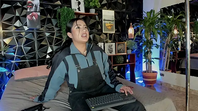 karla 999 online show from 09/19/25, 12:12