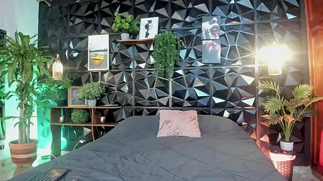 karla 999 online show from 10/22/25, 12:11