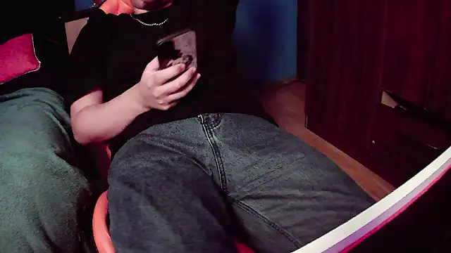 Snapshot of pisceslost chatting on 09/19/25, 12:45 pisceslost online show from 09/19/25, 12:45