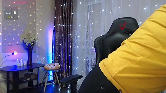 JessieOMays online show from 11/17/25, 01:44