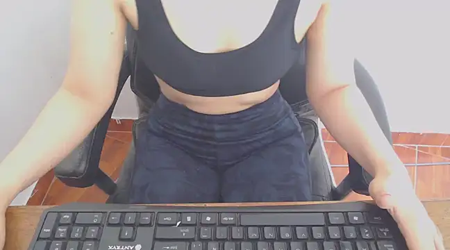 Snapshot of rubired77 chatting on 02/14/25, 04:09 rubired77 online show from 02/14/25, 04:09