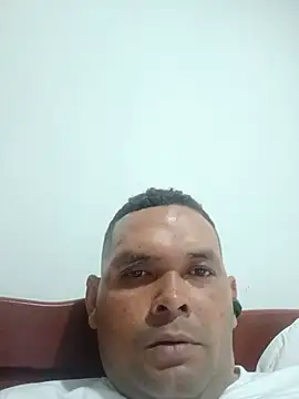 Snapshot of antoy---11 chatting on 08/08/26, 01:52 antoy---11 online show from 08/08/26, 01:52